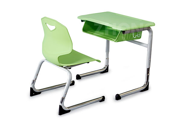 <strong>钢木课桌椅和塑钢课桌椅的优缺点！</strong>