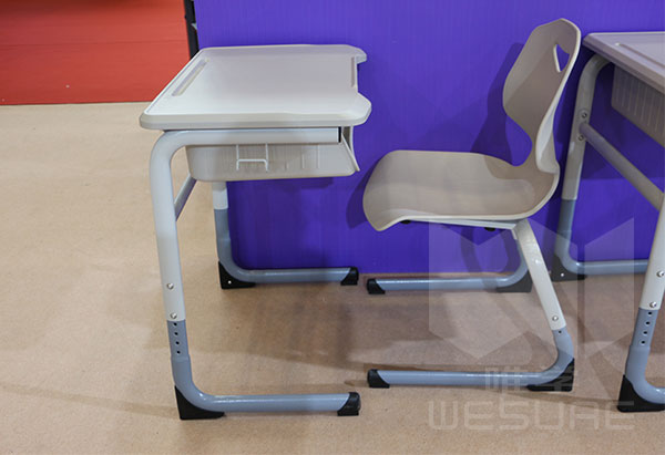 <strong>学生升降课桌椅的设计理念是什么？</strong>